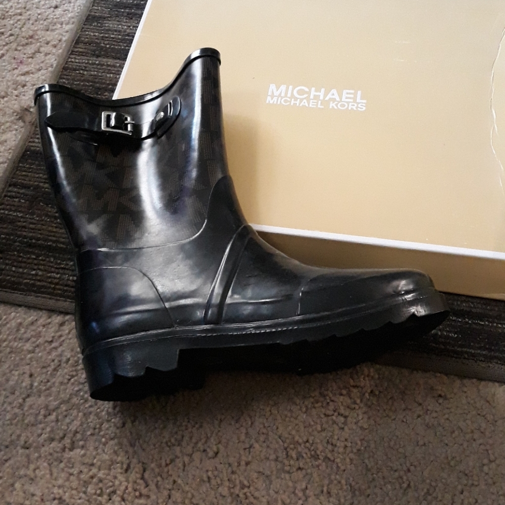 Boots - Picture 3 of 3